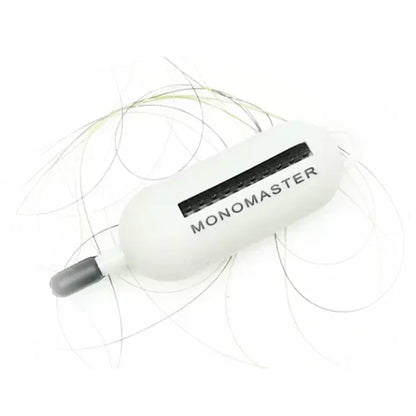 Monomaster, piccolo dispositivo nero per il recupero di scarti di filo da pesca.