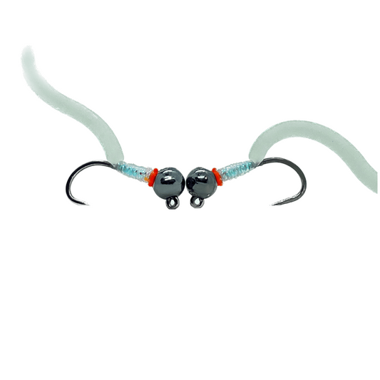 Ninfa White Worm con corpo in filo glitterato bianco e coda in gomma, bead in tungsteno da 3.8 mm